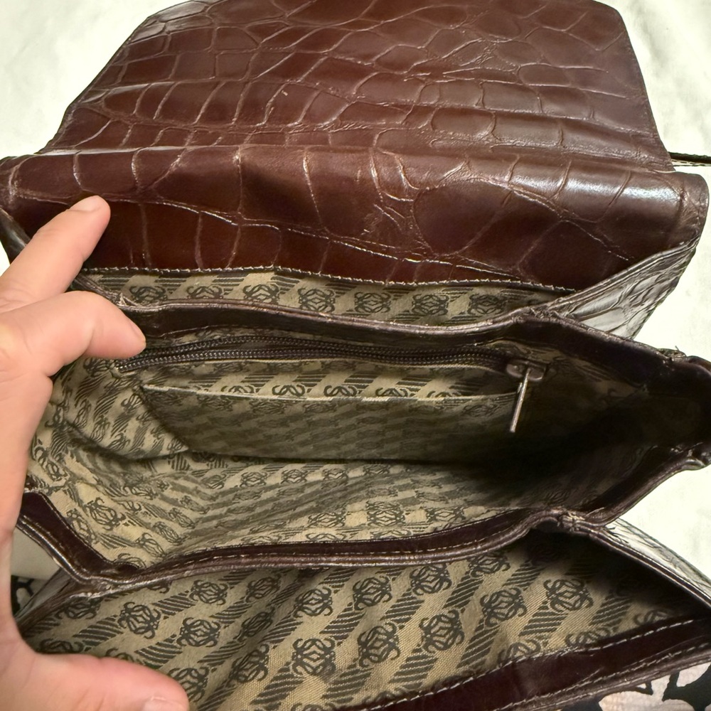 VINTAGE Loewe Dark Brown Croc-Embossed Crossbody Bag - Picture 4 of 9